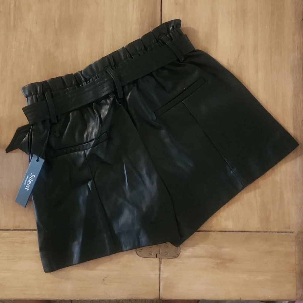 Blank NYC Vegan Leather Paper Bag Shorts Black 26 - Picture 3 of 4